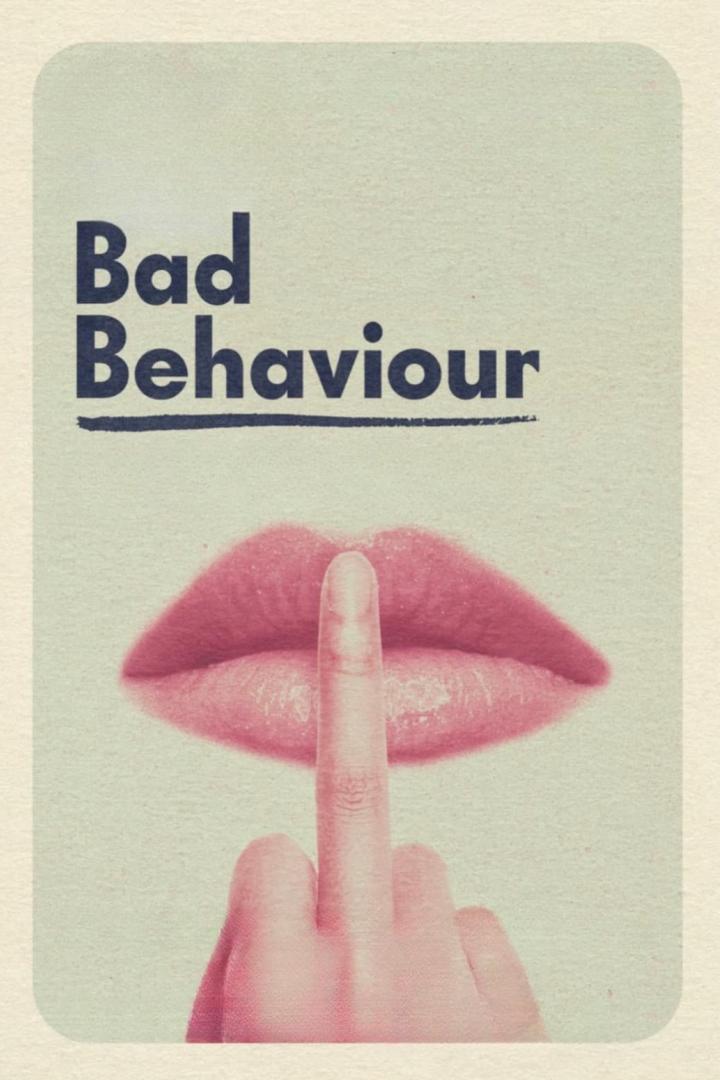 Der Schriftzug „Bad Behaviour“ über einem Mund, dessen Lippen von einem Finger berührt werden.