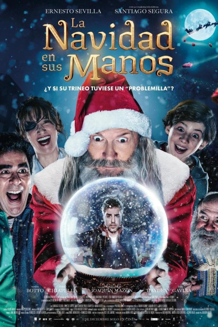 Das Filmplakat zu „La Navidad en sus Manos“ zeigt einen Weihnachtsmann mit einer Schneekugel in den Händen.