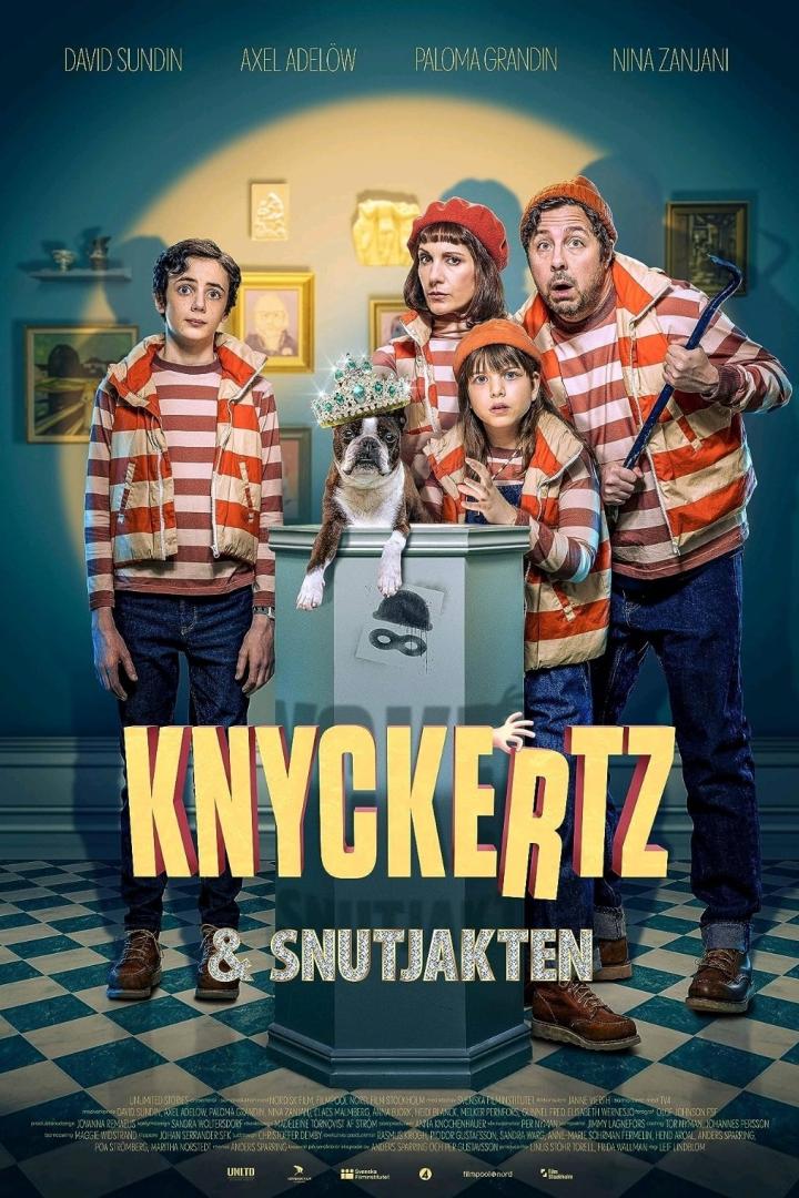 Das Filmplakat zu „Knyckertz & Snutjakten“ zeigt eine Familie und einen Hund mit Krone vor einem Tresor.