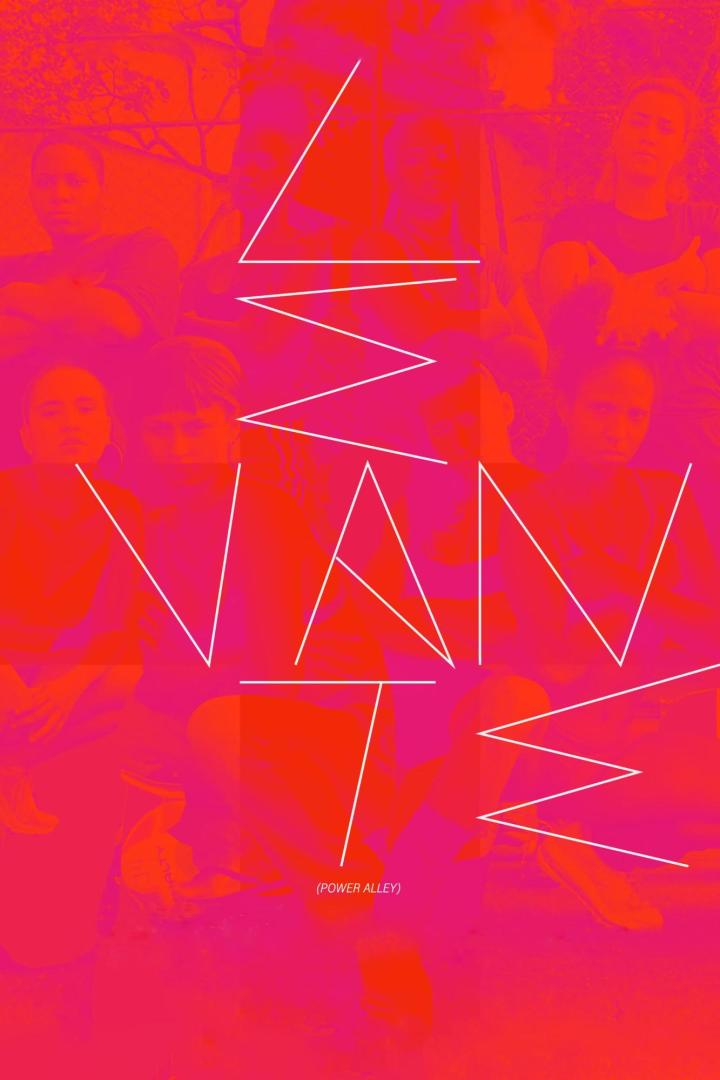 Ein rot-pinkfarbenes Bild mit dem weißen Schriftzug „Levante (Power Alley)“ und verschwommenen Menschen im Hintergrund.