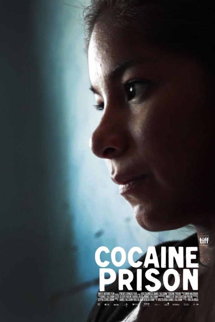 Das Filmplakat für „Cocaine Prison“ zeigt das Porträt einer Frau.
