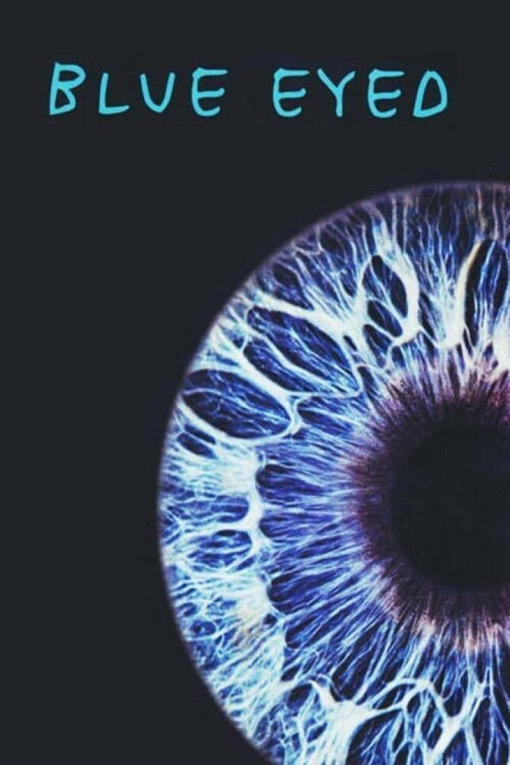 Nahaufnahme eines blau gefärbten menschlichen Auges.