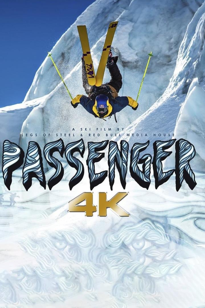 Ein Skifahrer macht einen Sprung vor einer Eiswand, im Hintergrund der Titel des Films „Passenger 4K“.