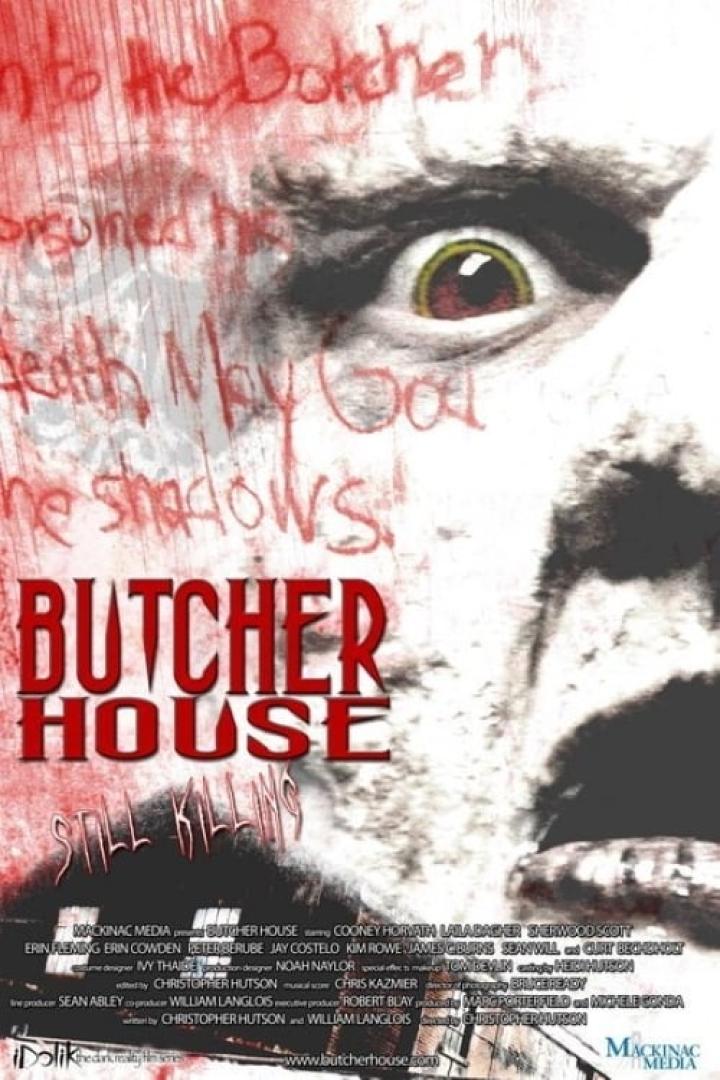 Das Filmplakat für „Butcher House“ zeigt ein verzerrtes Gesicht mit blutigen Schriften.