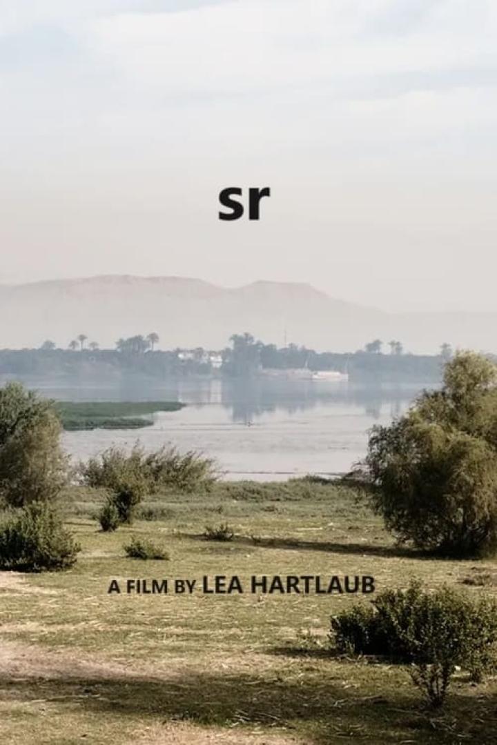 Das Filmplakat für „sr“ von Lea Hartlaub zeigt eine ruhige Flusslandschaft.