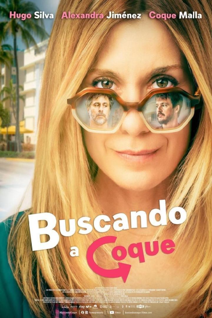 Das Filmplakat für „Buscando a Coque“ zeigt eine Frau mit einer Brille, in der sich zwei Männer spiegeln.