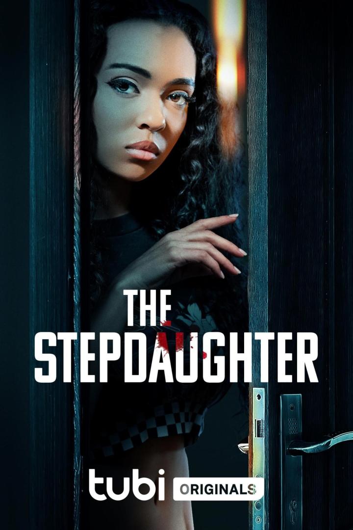 Das Filmplakat für „The Stepdaughter“ zeigt eine junge Frau, die durch eine Tür späht.