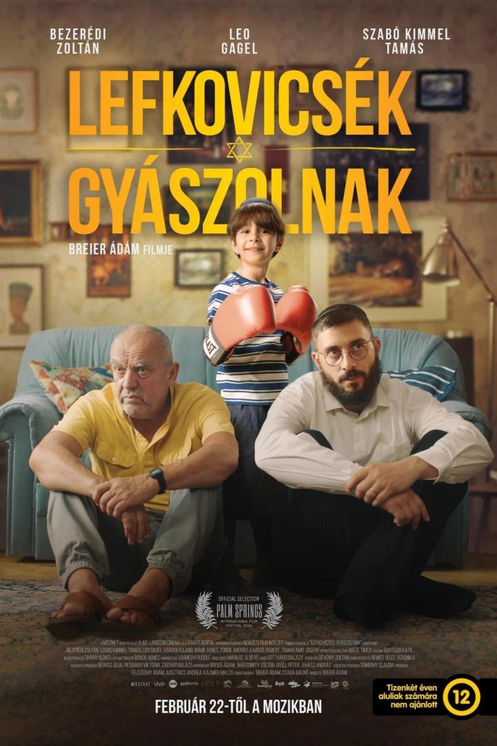 Das Filmplakat für „Lefkovicsék gyászolnak“ zeigt drei Generationen einer jüdischen Familie.