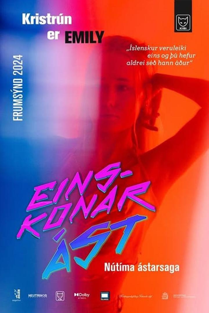 Das Filmplakat für „Einskonaást“ zeigt Kristrún als Emily in einer modernen Liebesgeschichte.