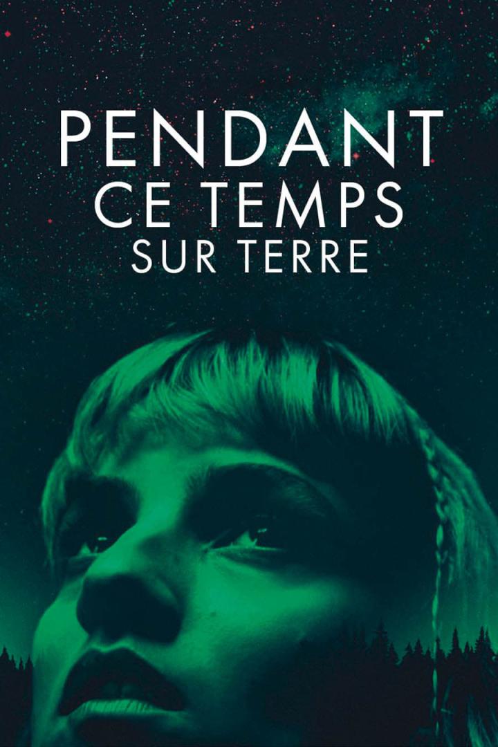 Das Filmplakat für „Pendant ce temps sur terre“ zeigt das Gesicht einer Frau vor einem Sternenhimmel.