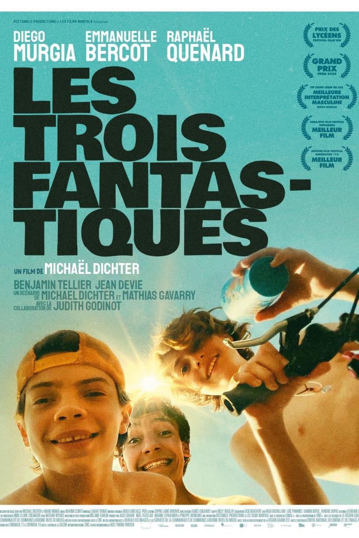 Das Filmplakat für „Les Trois Fantastiques“ zeigt drei Jungen, einer fährt Fahrrad.