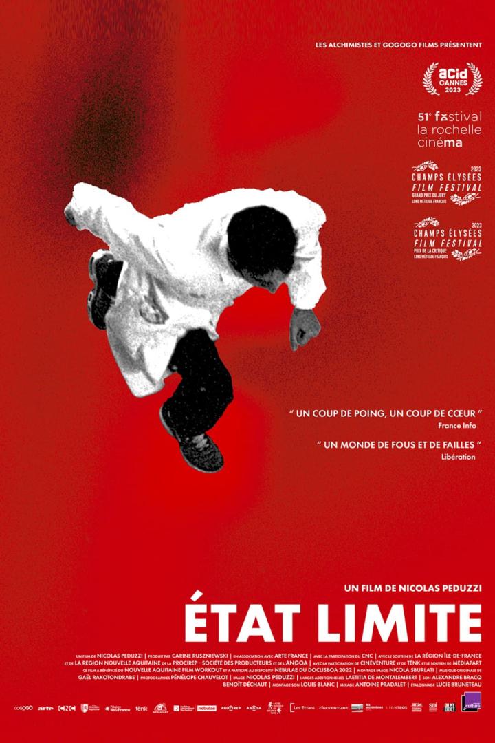 Das Filmplakat für „État Limite“ zeigt eine Person in einem weißen Kittel auf rotem Grund.