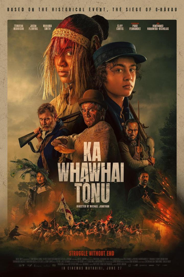 Das Filmplakat für „Ka Whawhai Tonu“ zeigt mehrere Maori-Krieger und britische Soldaten vor dem Hintergrund einer Schlacht.