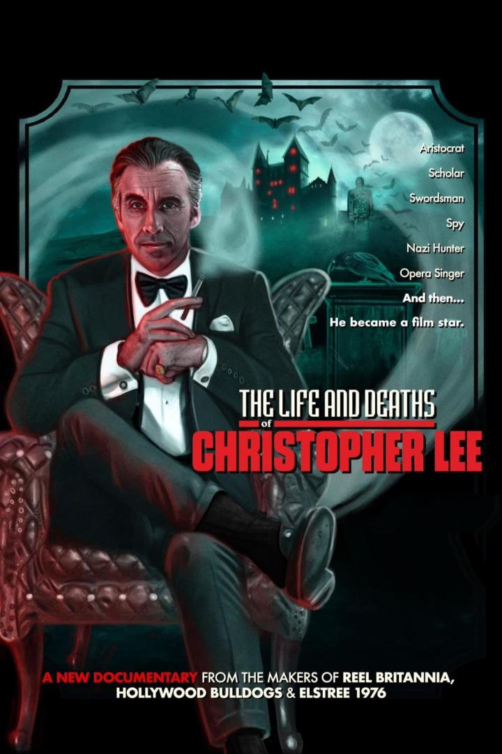 Ein illustriertes Filmplakat für „The Life and Deaths of Christopher Lee“ mit Christopher Lee, einem Schloss und Fledermäusen.