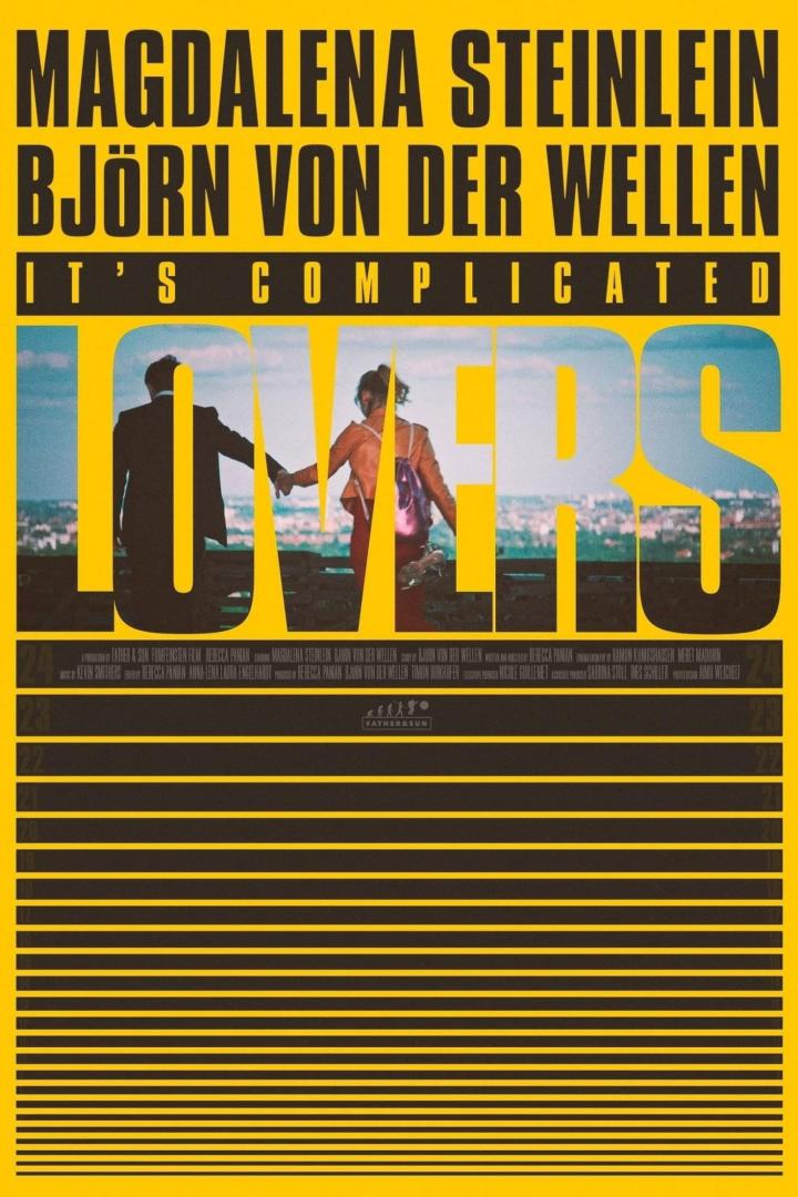Das Filmplakat für „It's Complicated Lovers“ mit Magdalena Steinlein und Björn von der Wellen.