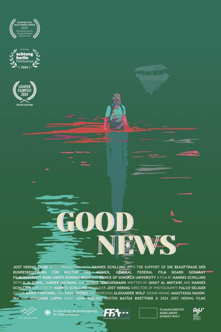 Ein Mann watet in einem Gewässer; Filmposter für „Good News“.