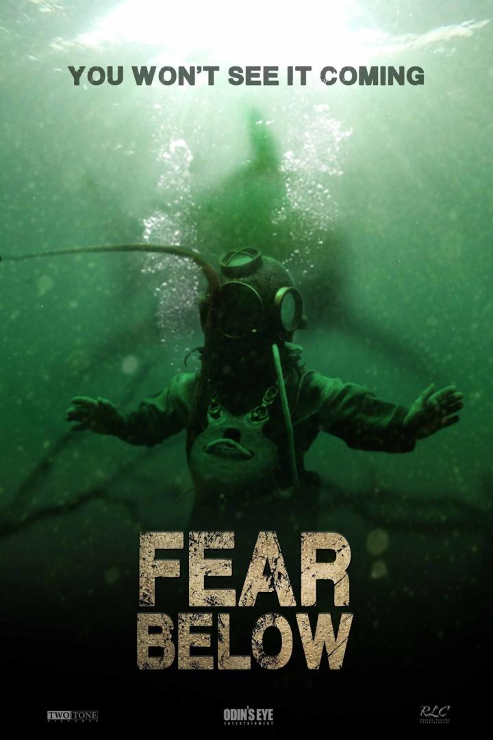 Ein Taucher in einem alten Taucheranzug unter Wasser, Filmposter für „Fear Below“.