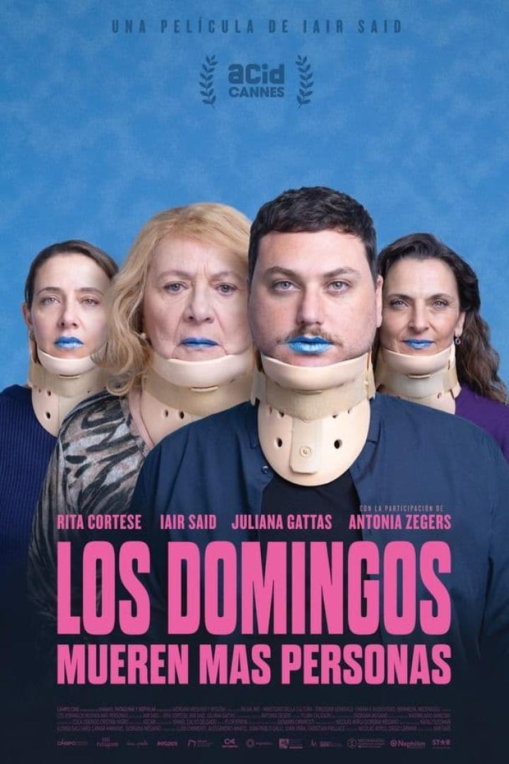 Das Filmplakat für „Los Domingos Mueren Mas Personas“ zeigt vier Personen mit Halskrausen und blauen Lippen.