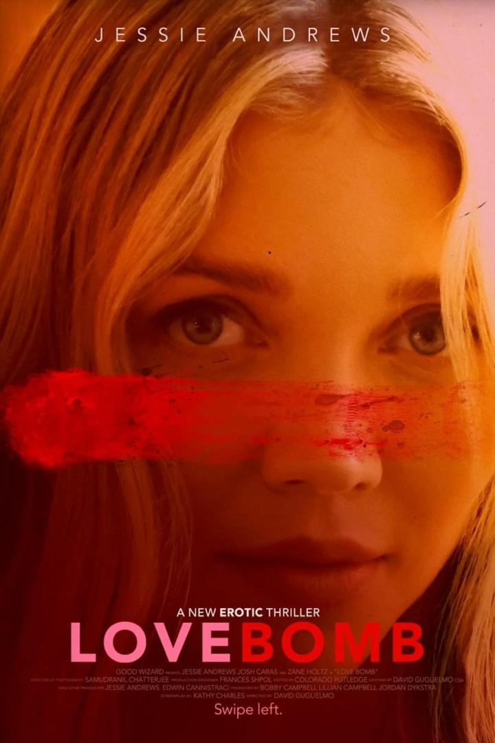 Das Filmplakat für „Lovebomb“ zeigt Jessie Andrews mit einem roten Balken über den Augen.