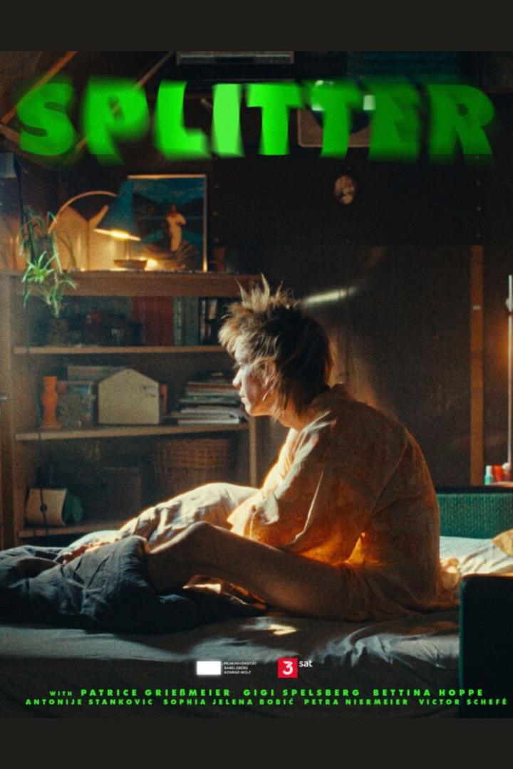 Das Filmplakat für „Splitter“ zeigt eine Frau, die auf einem Bett sitzt.