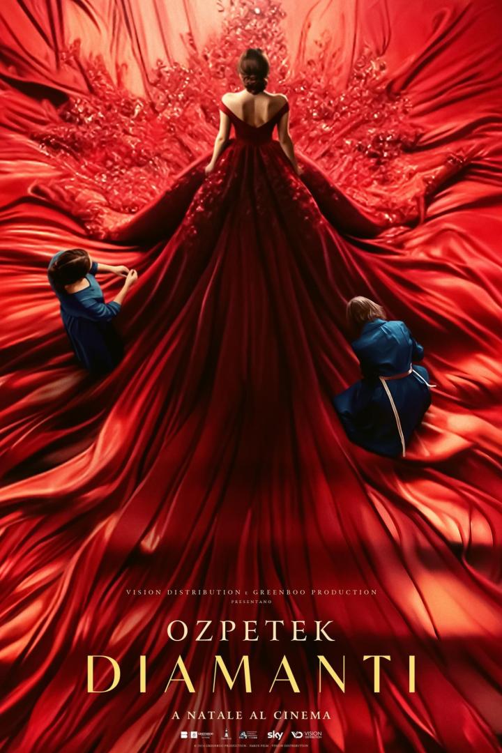 Das Filmplakat für „Diamanti“ zeigt eine Frau in einem roten Kleid, umgeben von rotem Stoff.