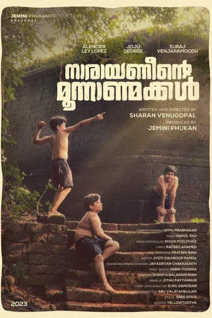 Das Filmplakat für „നാരായണിൻറെ മൂന്നാണ്മക്കൾ“ zeigt drei Jungen auf einer Steintreppe.