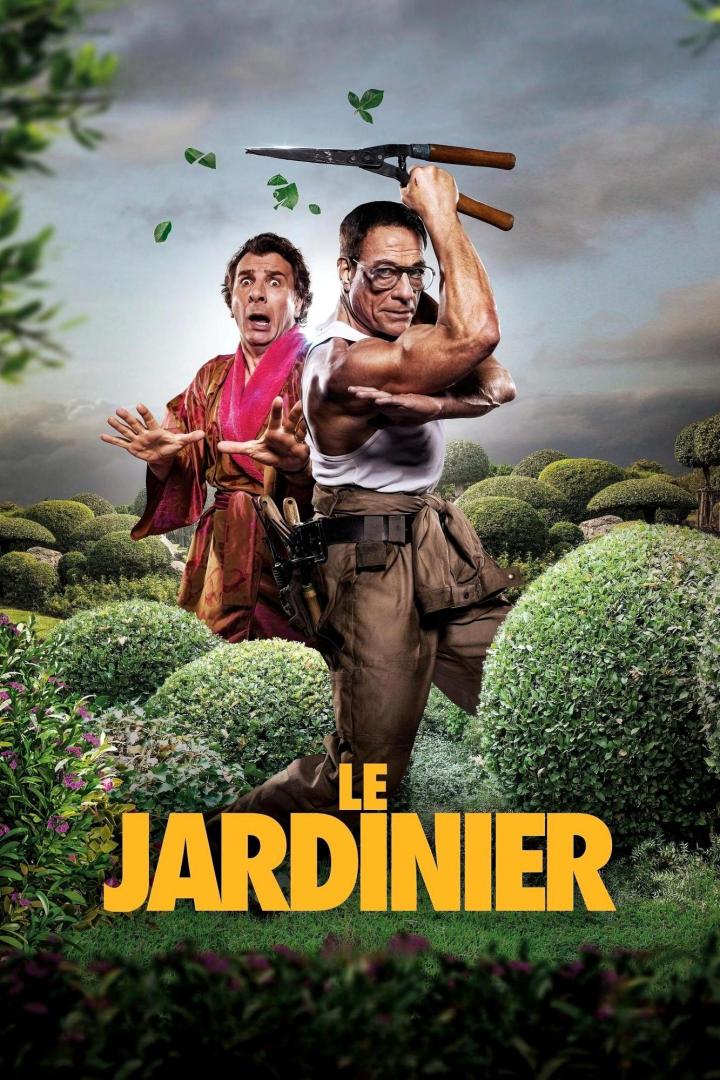 Das Filmplakat zu „Le Jardinier“ zeigt Jean-Claude Van Damme mit einer Heckenschere und einem ängstlichen Mann im Garten.