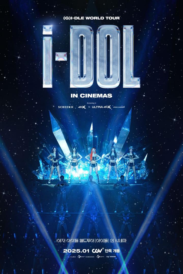 Das Filmplakat zur (G)I-DLE World Tour „I-DOL“ zeigt die Band auf einer Bühne vor Kristallspitzen.