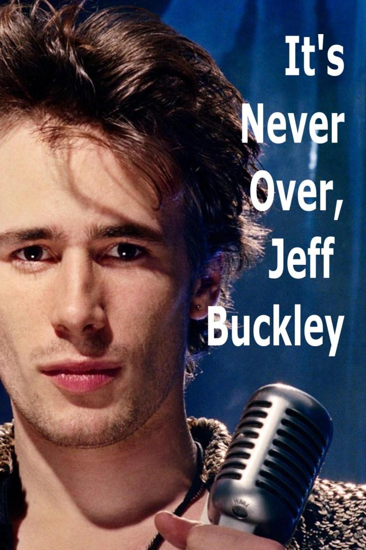Porträt von Jeff Buckley mit einem Mikrofon und dem Schriftzug „It's Never Over, Jeff Buckley“.