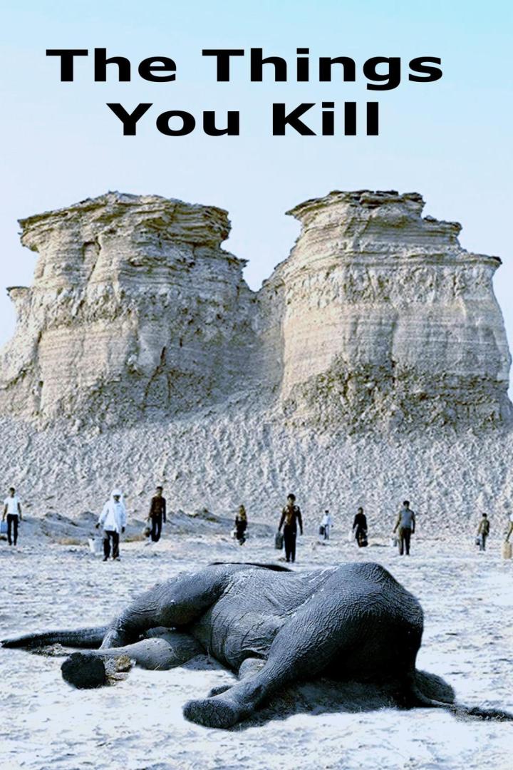 Ein toter Elefant liegt vor einer Gruppe von Menschen und Felsformationen.