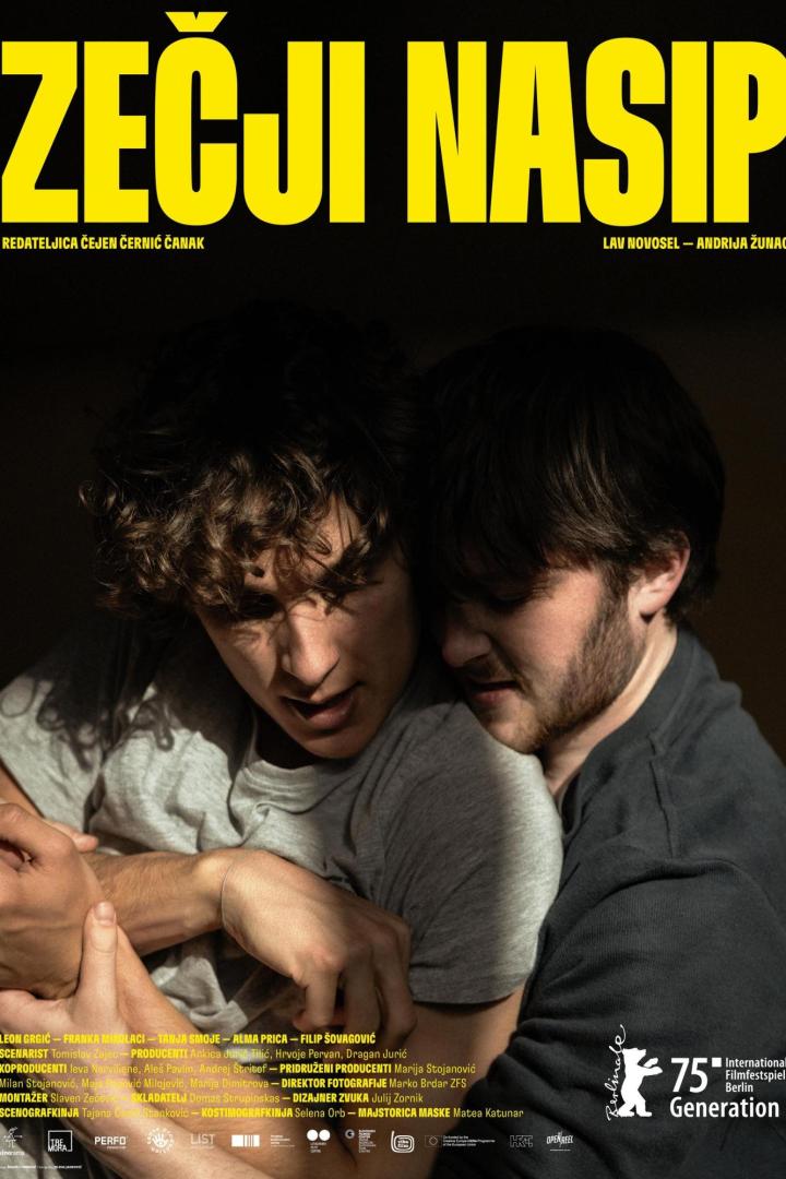 Das Filmplakat für „Zečji Nasip“ zeigt zwei junge Männer in einer Umarmung.
