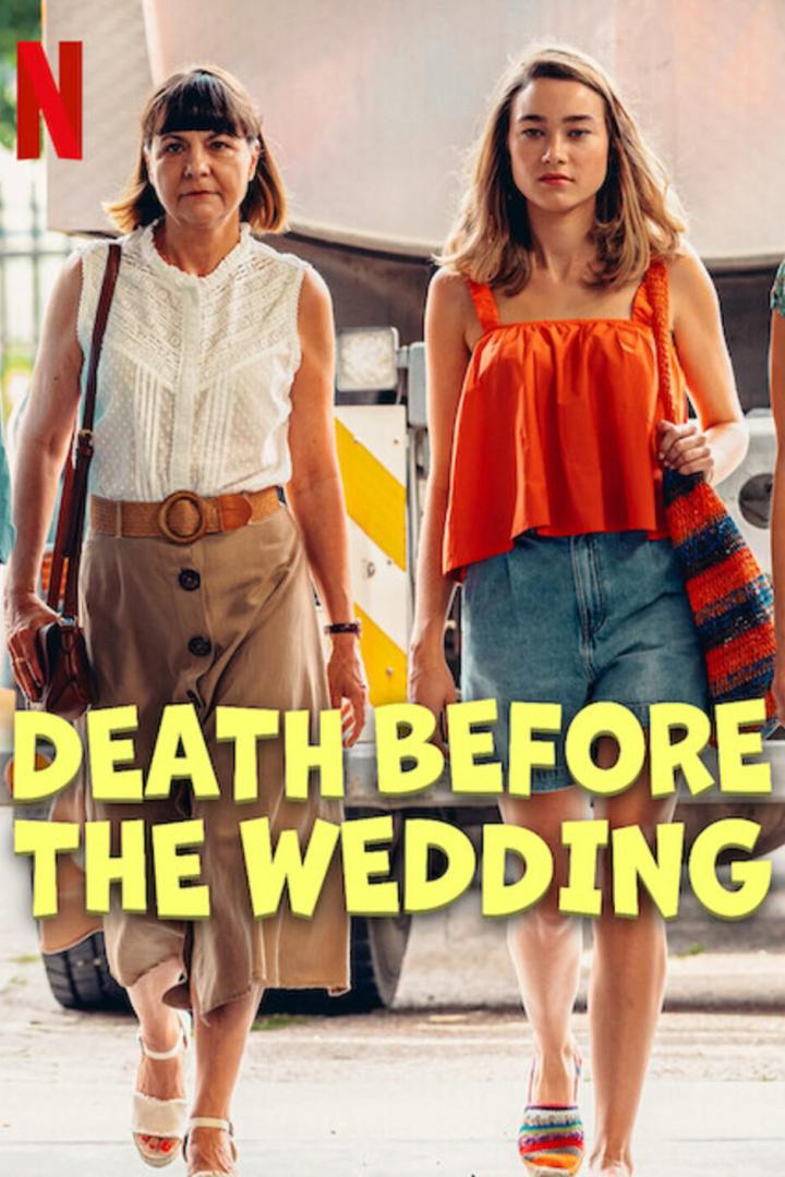 Das Filmplakat für „Death Before the Wedding“ zeigt zwei Frauen, die vor einem Fahrzeug hergehen.