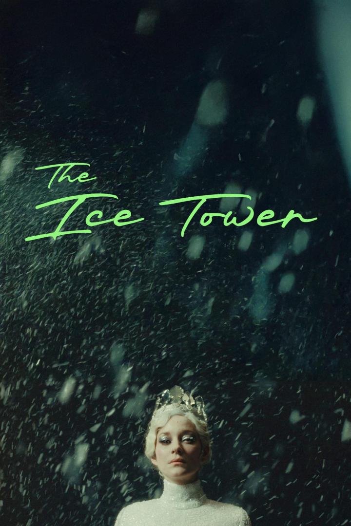 Eine Frau mit Krone vor dem Titelbild von „The Ice Tower“.