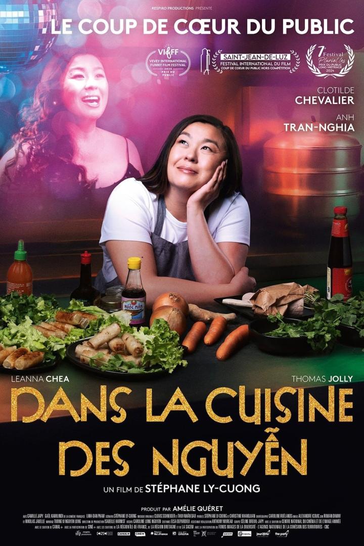 Das Filmplakat für „Dans la cuisine des Nguyễn“ zeigt Leanna Chea vor vietnamesischen Speisen.