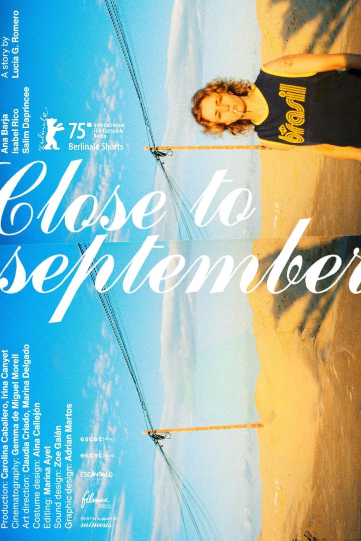 Das Filmplakat für „Close to September“ zeigt einen jungen Mann mit einem „Brasil“-Tanktop.