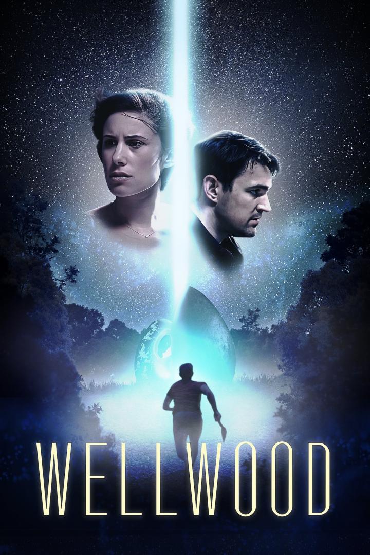 Das Filmplakat für „Wellwood“ zeigt eine Frau, einen Mann und eine Person, die auf ein helles Licht zuläuft.