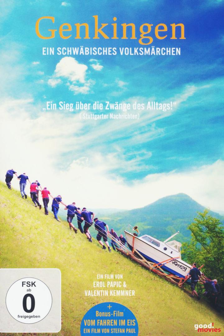 Das Cover des Films „Genkingen – Ein schwäbisches Volksmärchen“ zeigt Menschen, die ein Boot einen Hügel hochziehen.