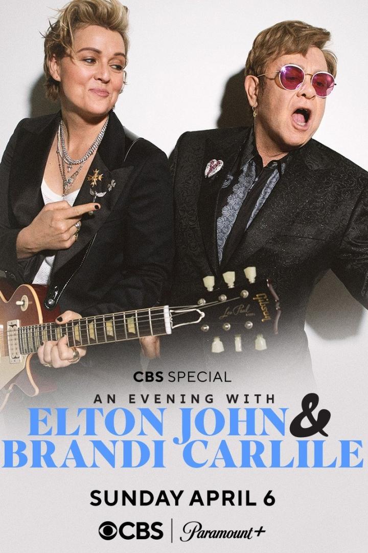 Elton John und Brandi Carlile posieren für ein CBS Special.