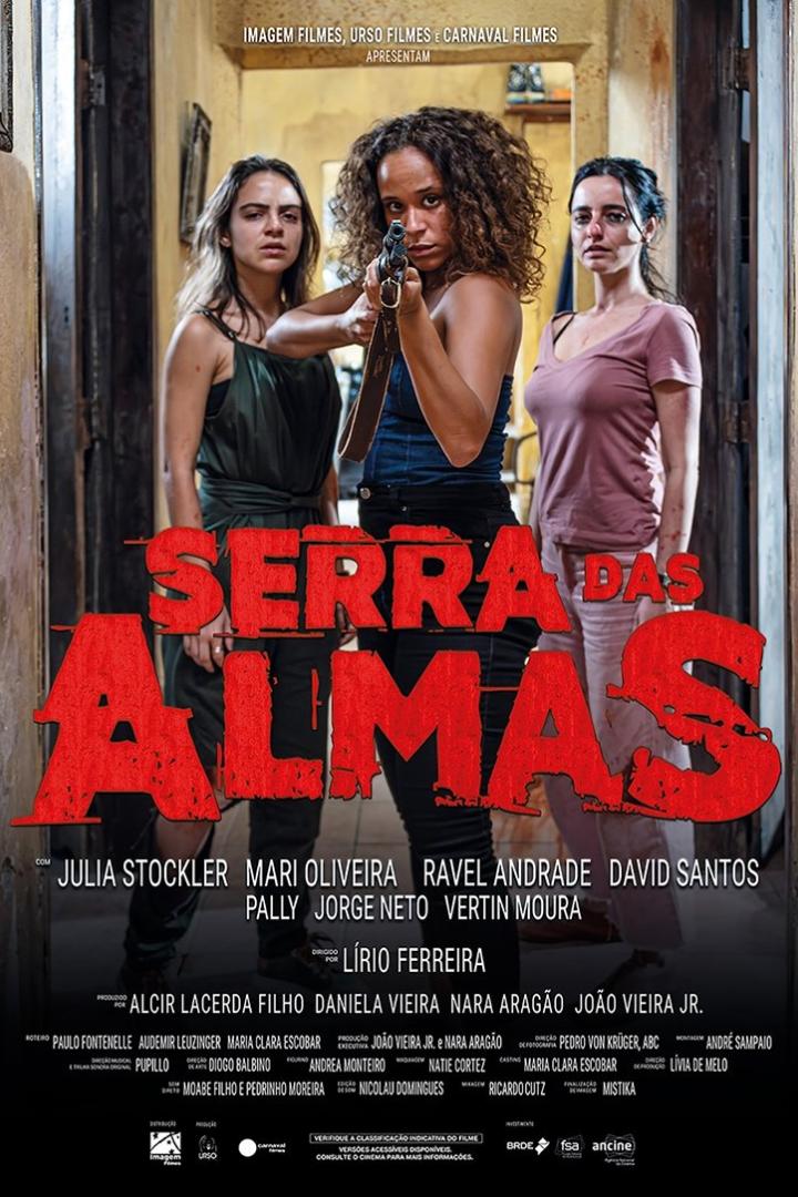 Drei Frauen stehen auf dem Filmplakat für „Serra das Almas“, eine davon zielt mit einem Gewehr.