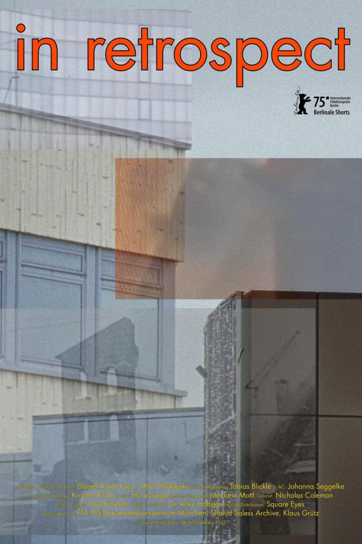 Das Filmplakat für „In Retrospect“ zeigt eine Fassade und das Logo der Berlinale Shorts.