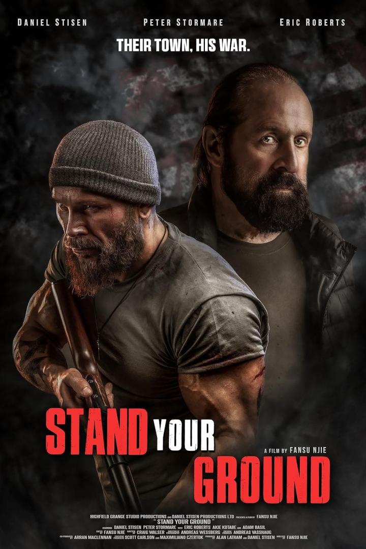 Das Filmplakat für „Stand Your Ground“ zeigt zwei bärtige Männer, von denen einer ein Gewehr hält.