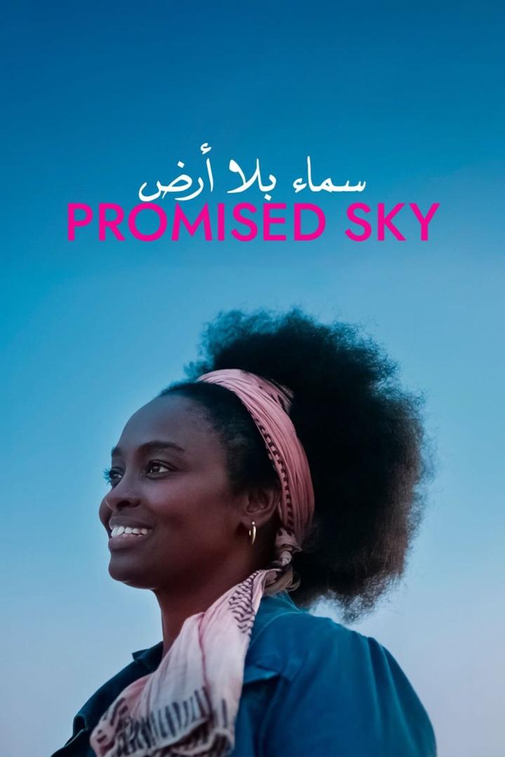 Eine lächelnde Frau mit Kopftuch vor blauem Himmel, mit dem Schriftzug „Promised Sky“.