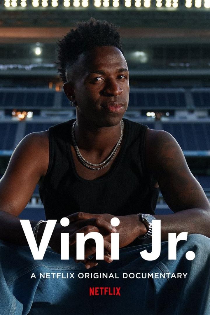 Das Filmplakat für die Netflix-Dokumentation „Vini Jr.“ zeigt den Fußballspieler vor einem Stadion.