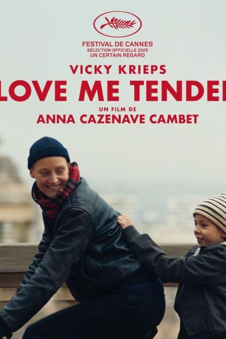 Das Filmplakat für „Love Me Tender“ mit Vicky Krieps und einem Kind.