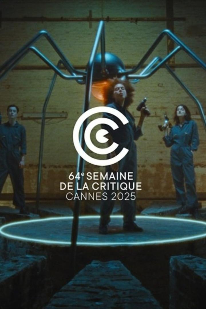Drei Personen in Overalls stehen vor einer mechanischen Spinne für die „64e Semaine de la Critique Cannes 2025“.