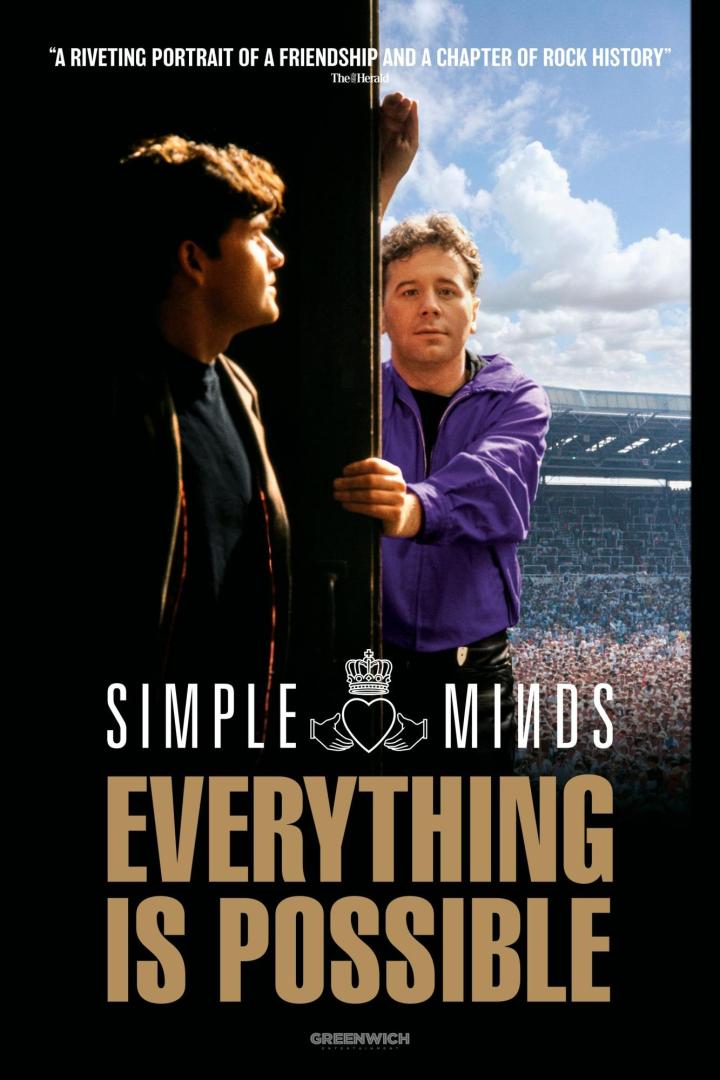 Das Cover des Films „Simple Minds: Everything Is Possible“ zeigt die Band vor einem Publikum.
