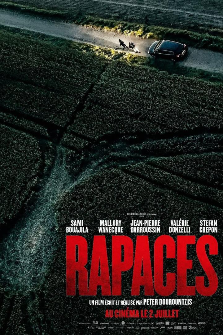 Das Filmplakat für „Rapaces“ zeigt eine Verfolgungsjagd auf einem Feldweg.