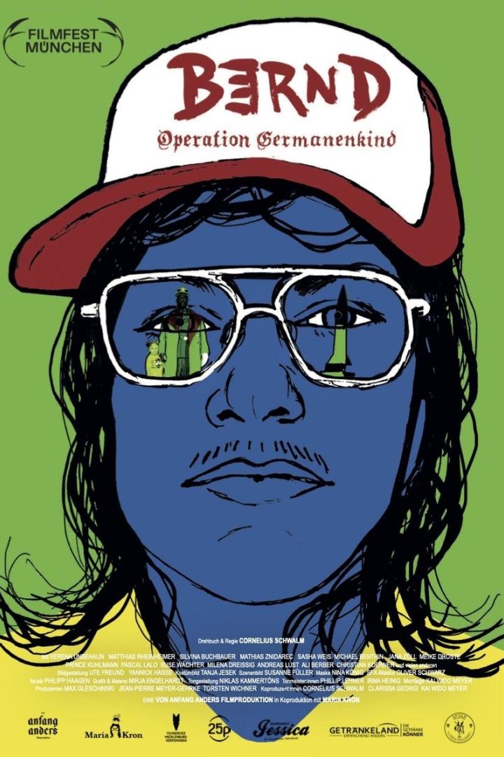 Das Filmplakat zu „Bernd: Operation Germanenkind“ zeigt eine stilisierte, blau gefärbte Person mit Brille und Kappe.