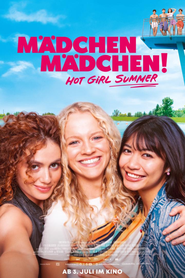 Das Filmplakat zu „Mädchen Mädchen! Hot Girl Summer“ zeigt drei lächelnde junge Frauen.