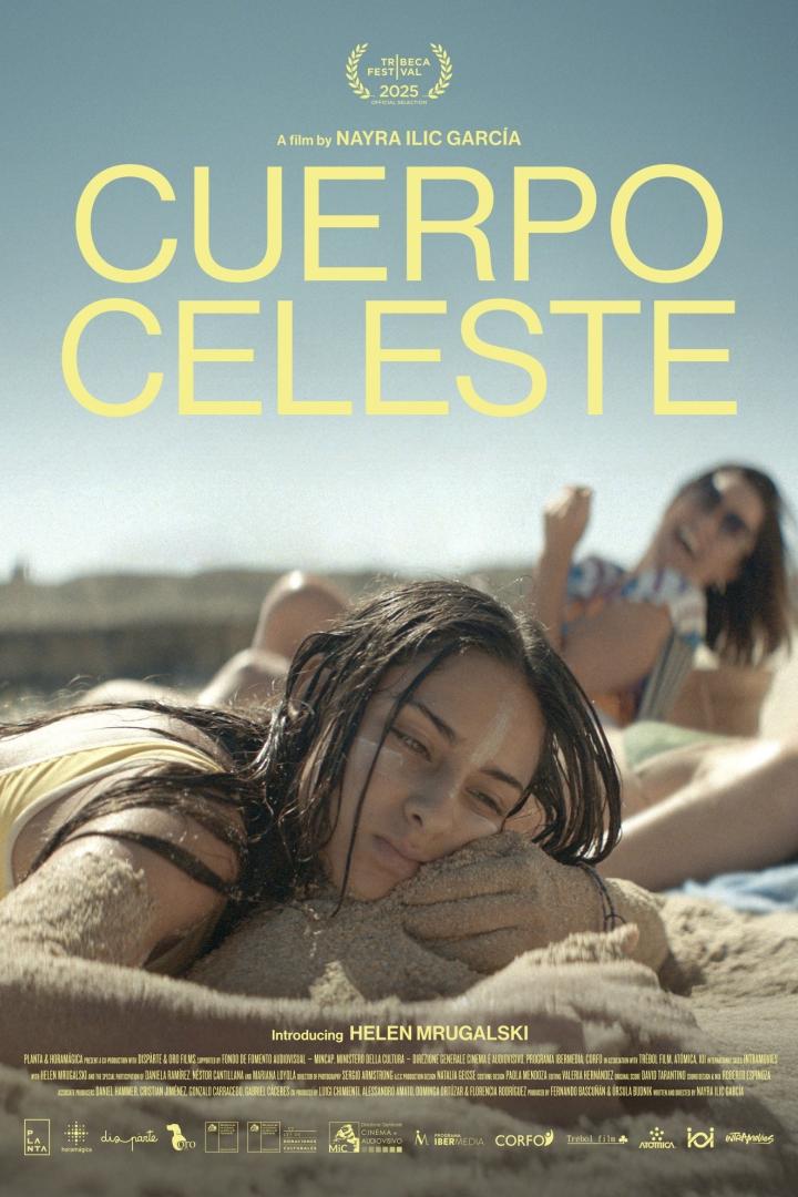 Das Filmplakat für „Cuerpo Celeste“ zeigt eine junge Frau am Strand.